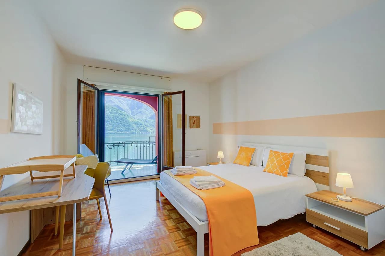 Lakeside Modern Apartment in Ticino photo 4