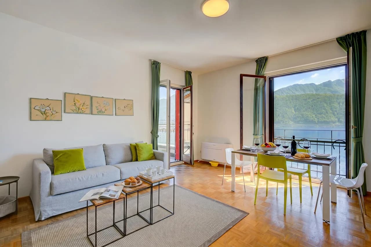 Charming Waterfront Apartment in Ticino photo 2