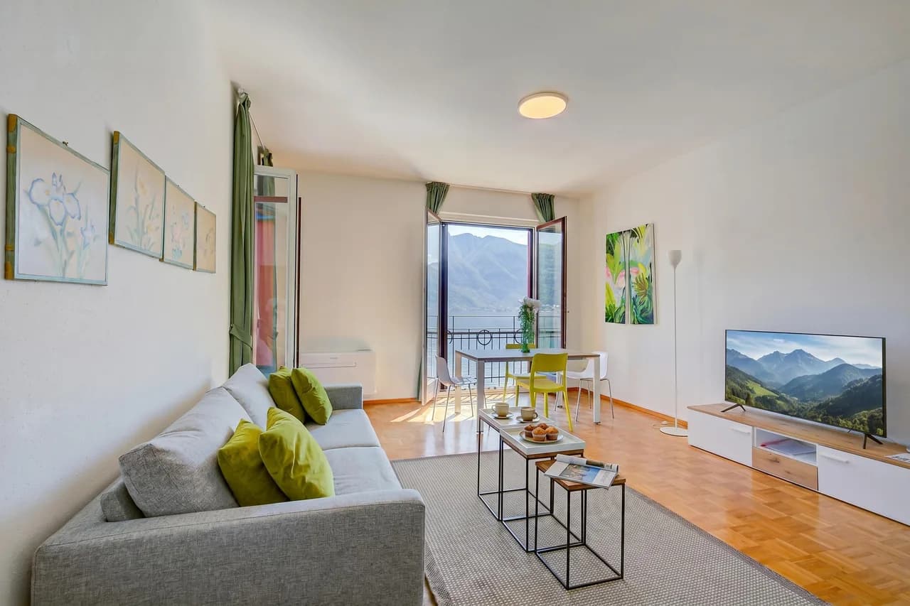Charming Waterfront Apartment in Ticino photo 3