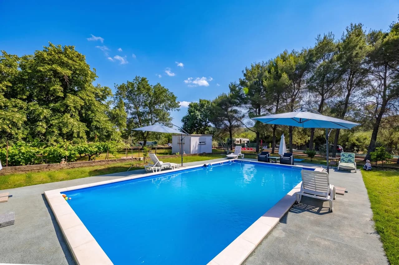 Tropical Pool and Garden Home in Jagodnja Gornja photo 2