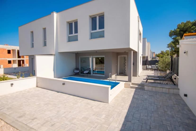 Pool Villa Pomalo