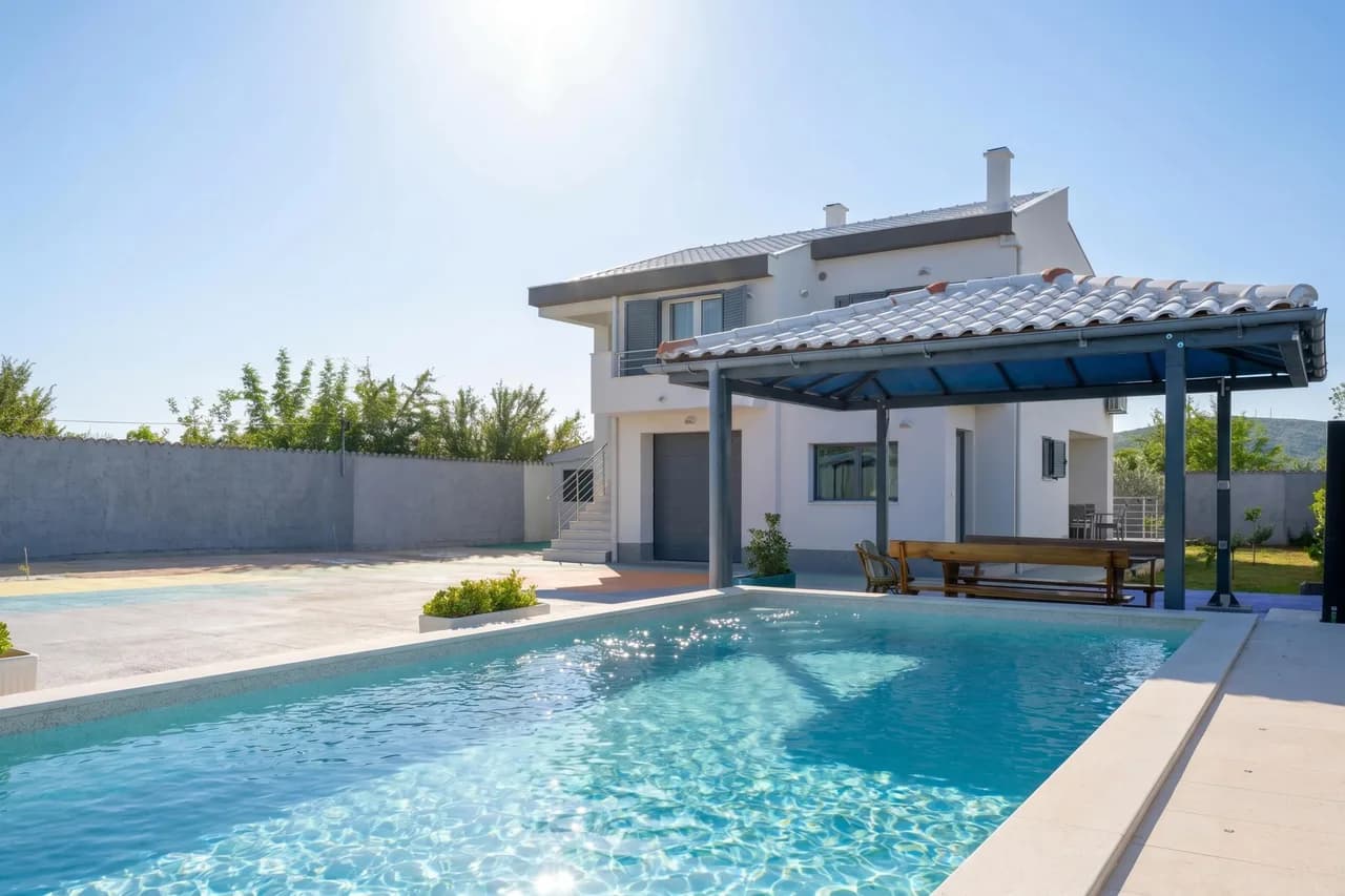 Seaside Vacation Home with Pool in Šibenik