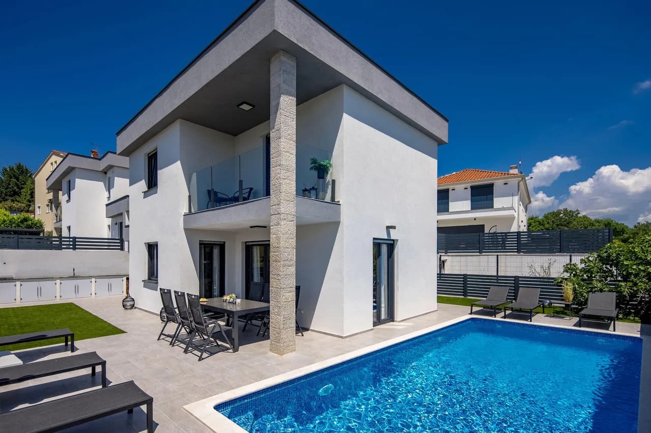 Private Pool Vacation Home in Poreč