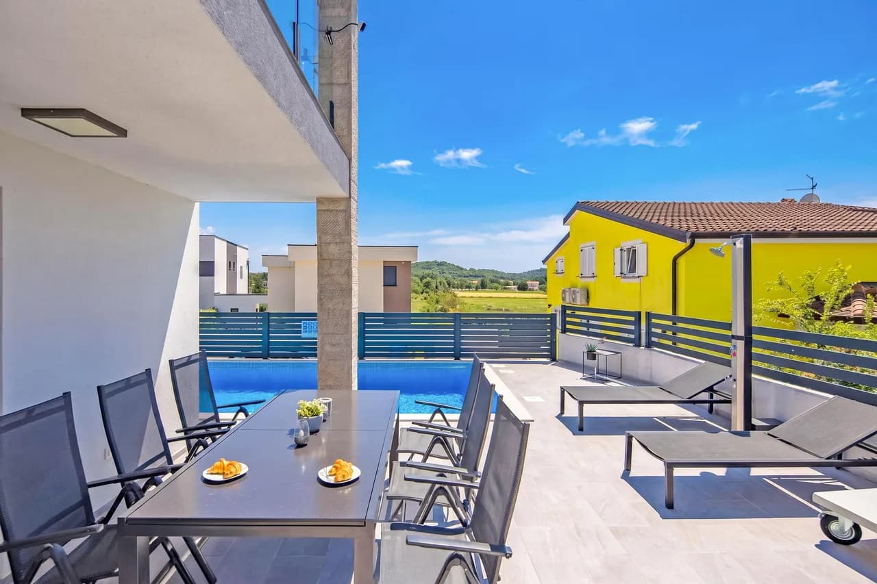 Private Pool Vacation Home in Poreč photo 2