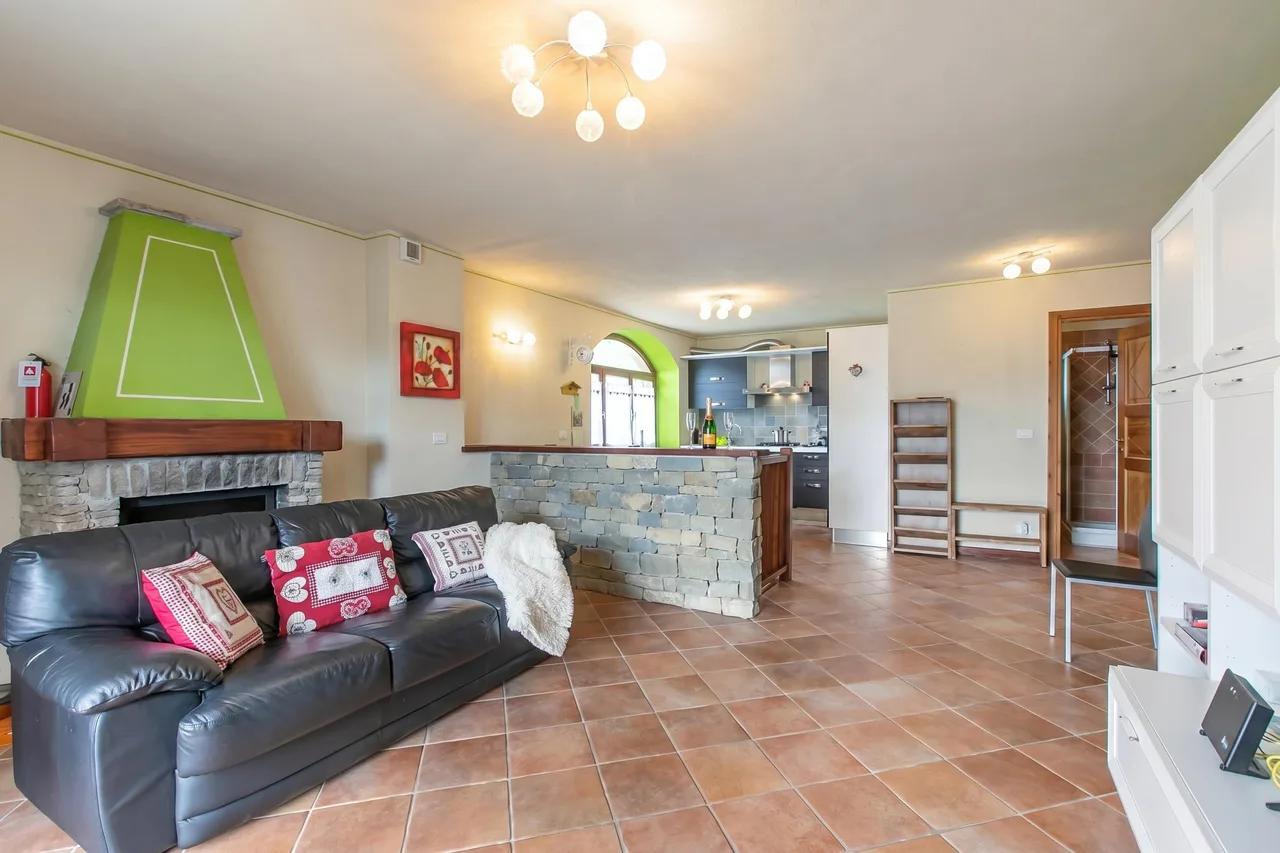 Modern Ski-In Ski-Out Apartment in Bardonecchia photo 2