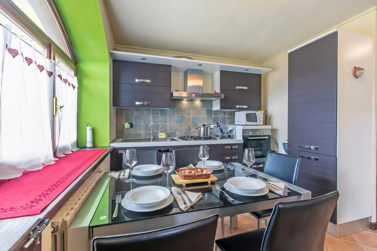 Modern Ski-In Ski-Out Apartment in Bardonecchia photo 3
