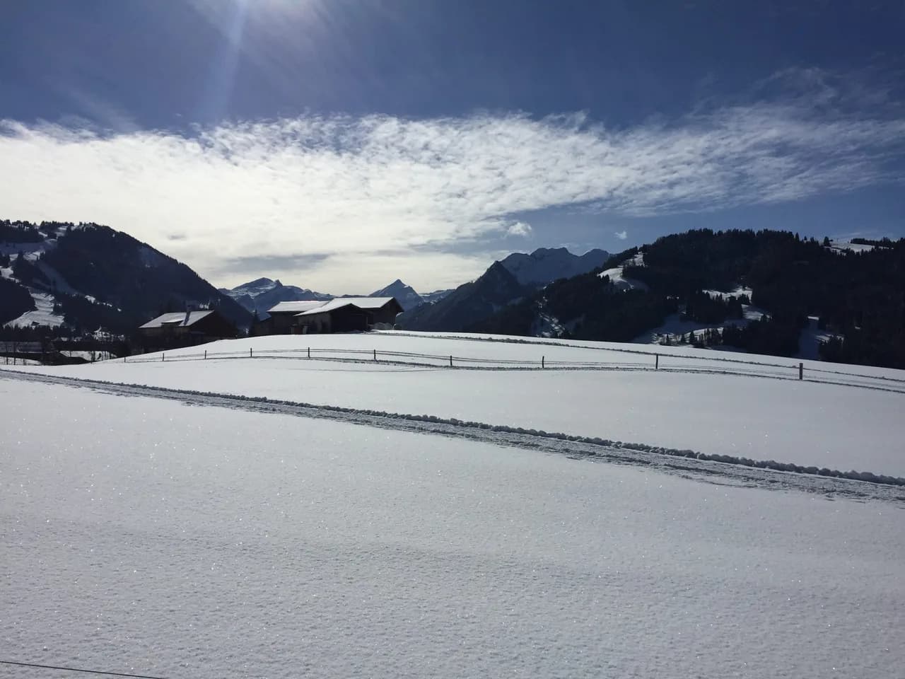 Luxurious Chalet with Hot Tub right next to Gstaad photo 4