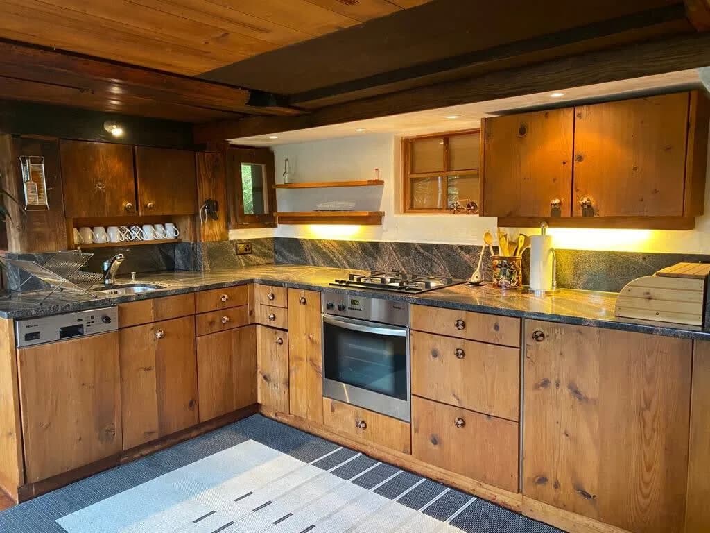 Paradise View - 5 BR Gstaad Paradise View Chalet with Outdoor Jacuzzi photo 4