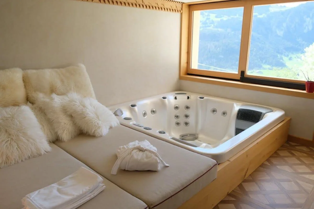 Luxury Chalet with Spa and stunning views ! photo 2