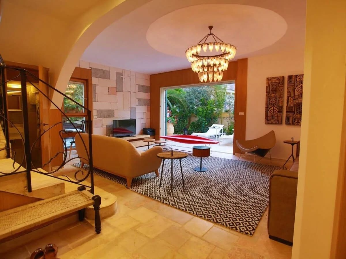 2 Units in The Same Villa with Garden & Roof Terrace