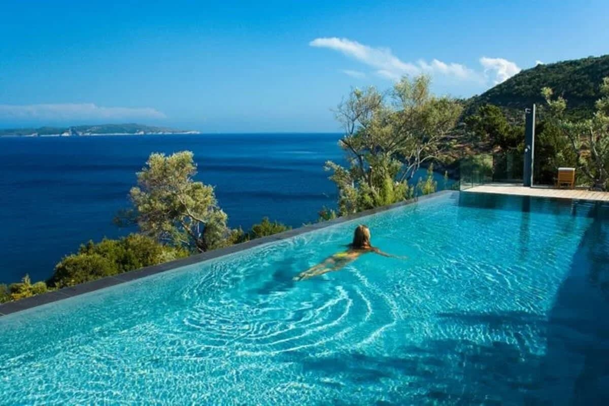 Super luxurious Villa right on the Sea front photo 2