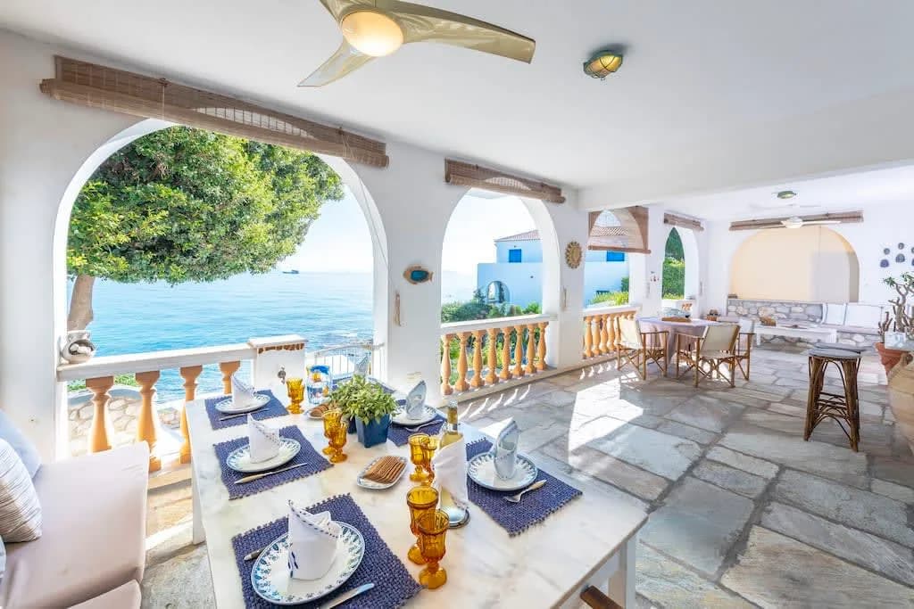 Beachfront Spacious Great Villa for Big Families photo 2