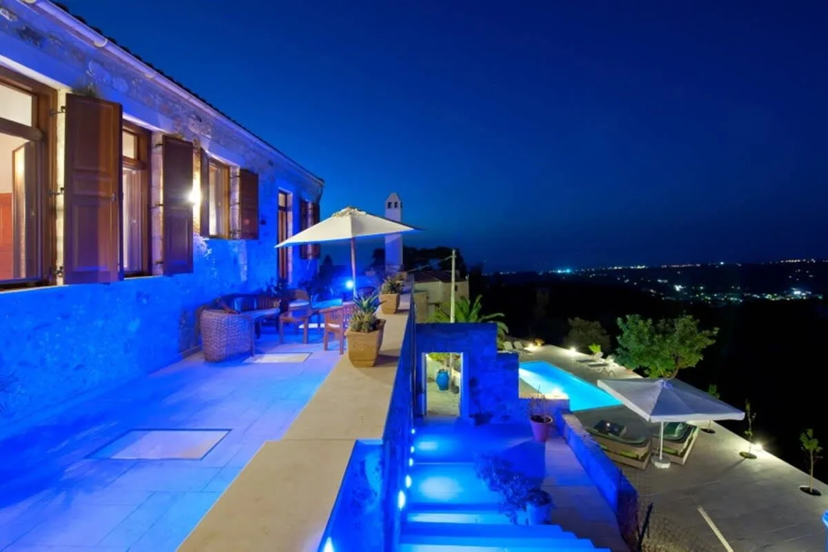 Splendid House of Character with Modern Comfort photo 2