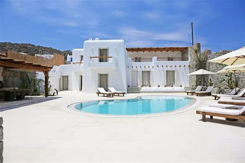 Spoiling artistic villa - stuning panoramic views