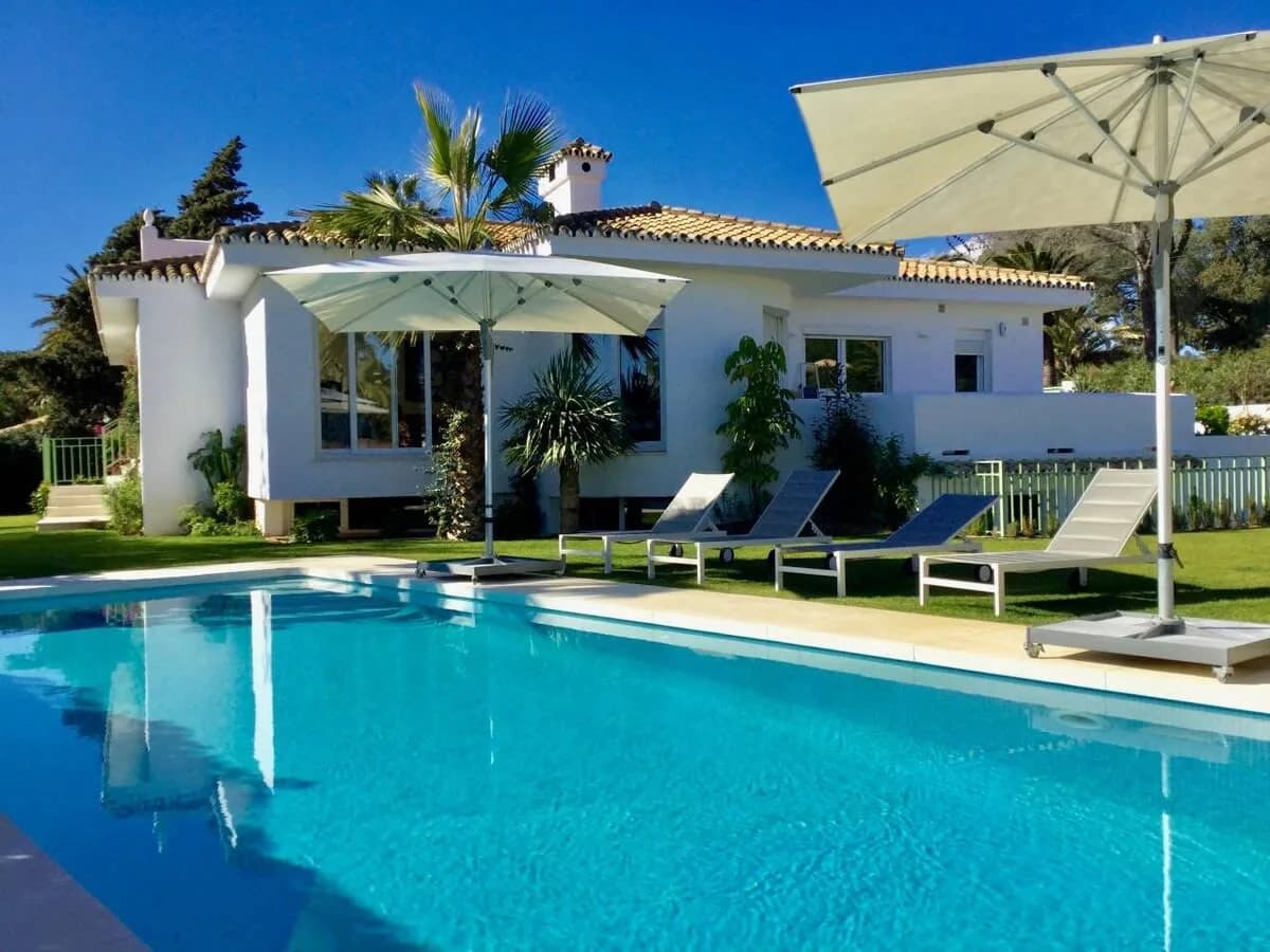 300 m from Beach Tropical Villa for Best Vacation