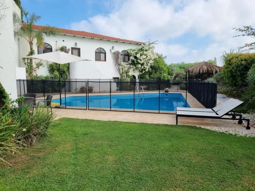 Amazing Villa with Fenced Pool Garden