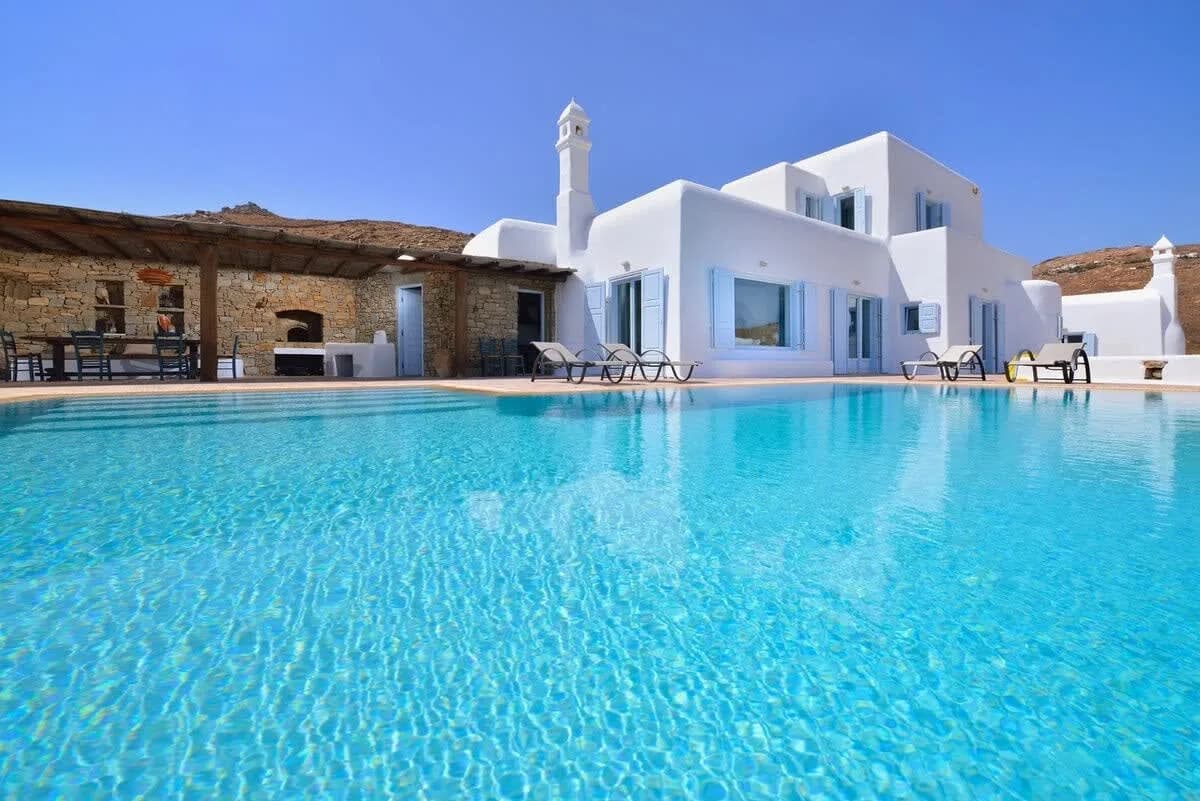 Stylish Villa with Sea View and Infinity Pool