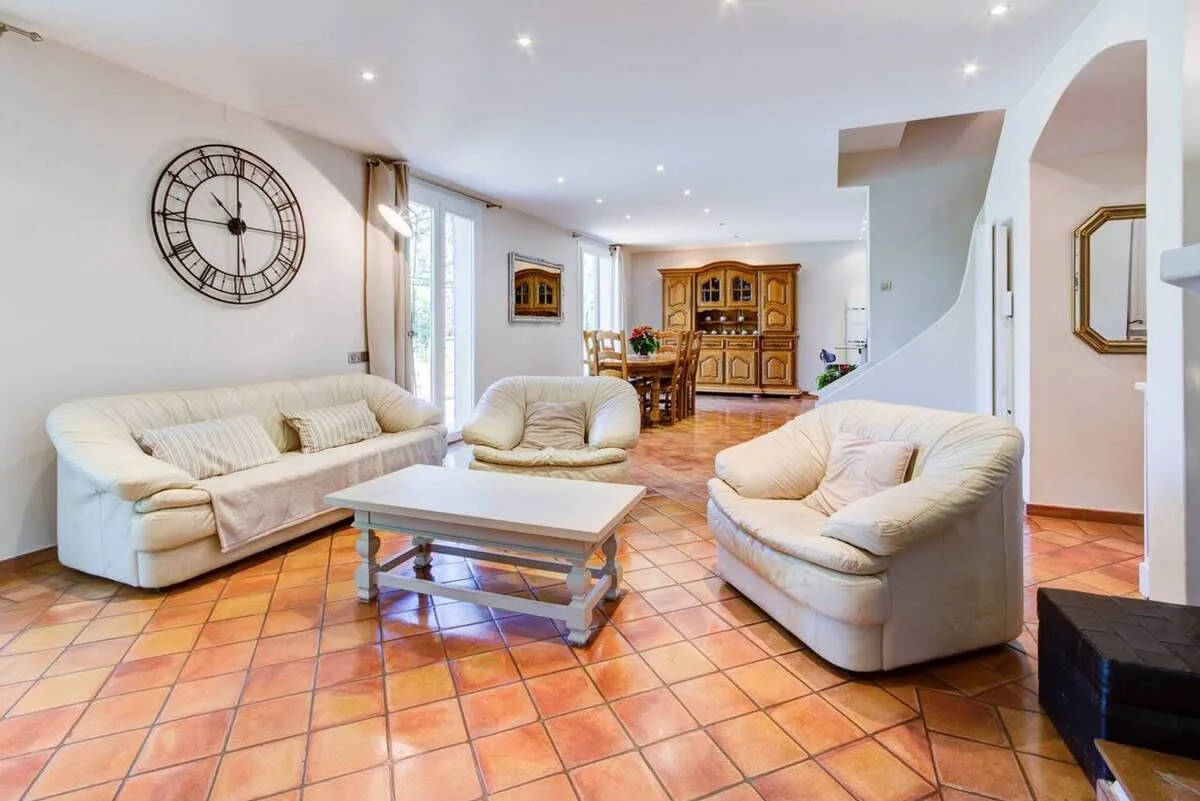Quiet and beautiful villa in a perfect location photo 2