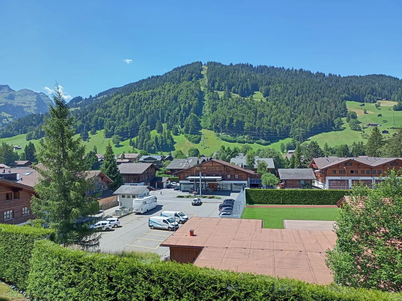 Minutes Walk from Gstaad Center - Great Apartment photo 2