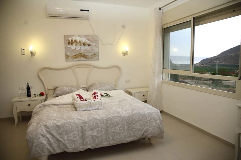 Nice Big Villa & Pool viewing the Sea of Galilee
