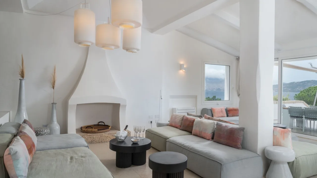 Bright and Beautiful Beach House photo 2