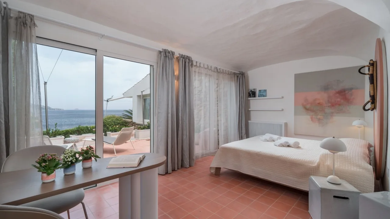 Bright and Beautiful Beach House photo 3