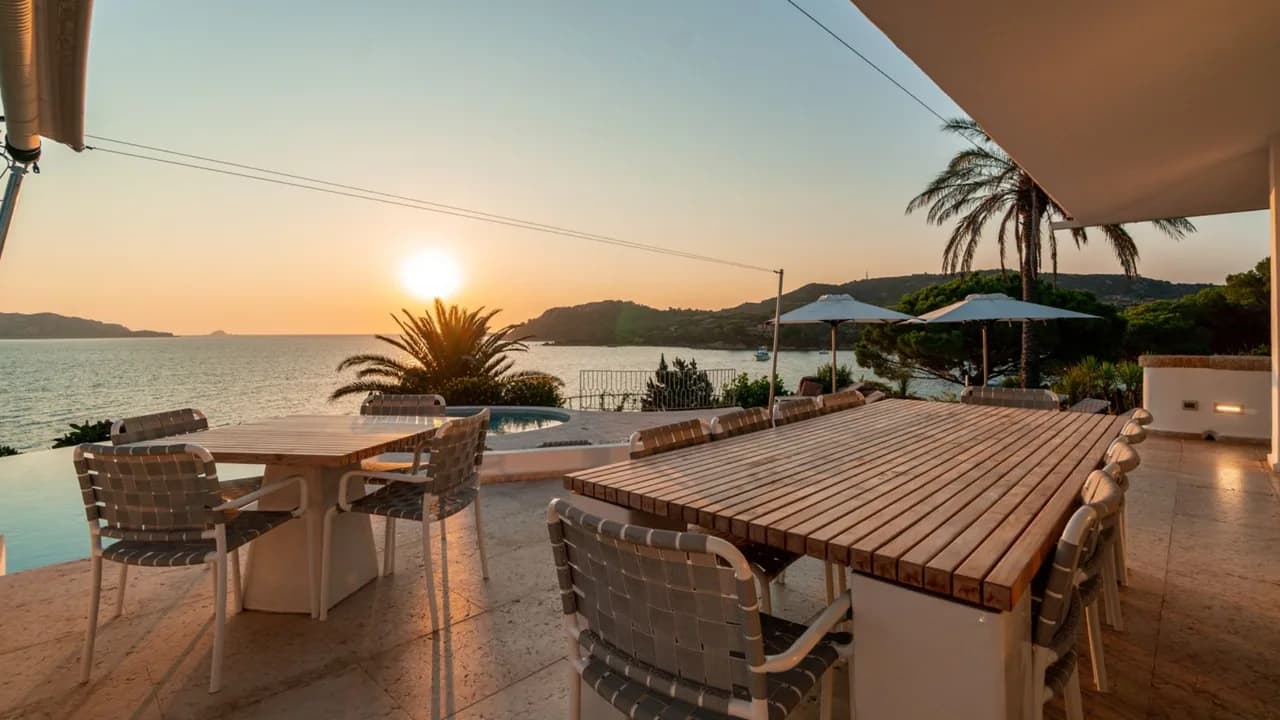 Bright and Beautiful Beach House photo 4