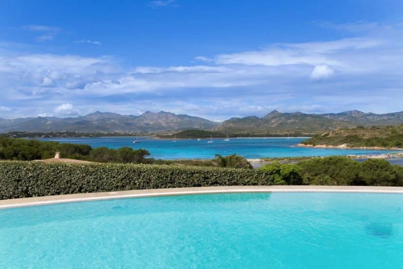 Stunning view villa near the beach, for big groups