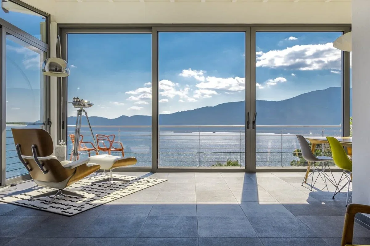 Contemporary Villa with Pool in Italian Lakes