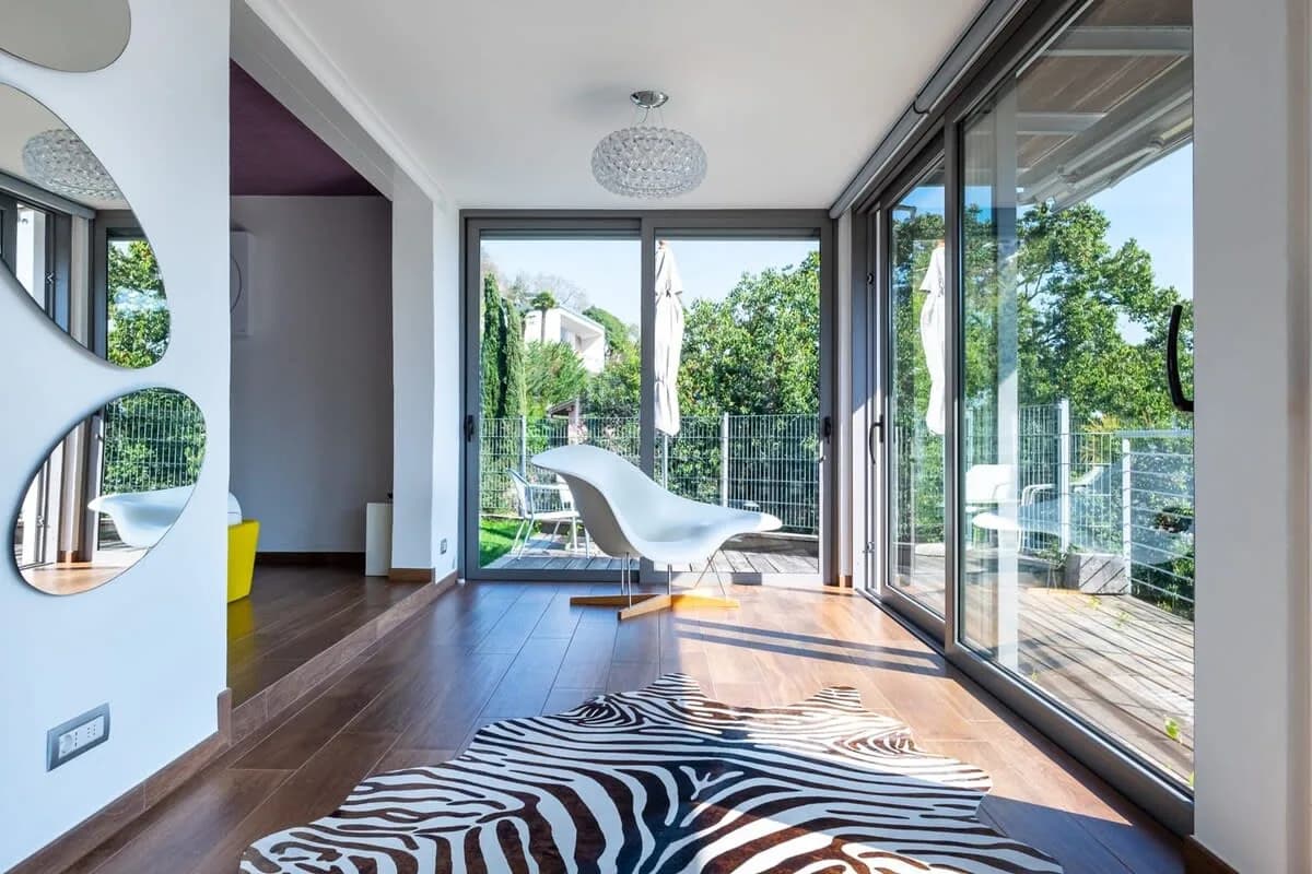 Contemporary Villa with Pool in Italian Lakes photo 2
