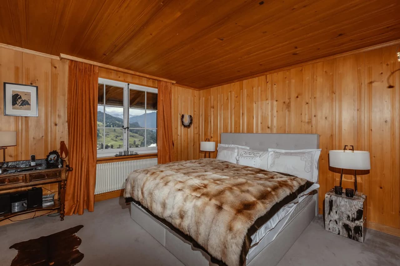Ski in Ski out authentic Lux chalet on the Wispile photo 4
