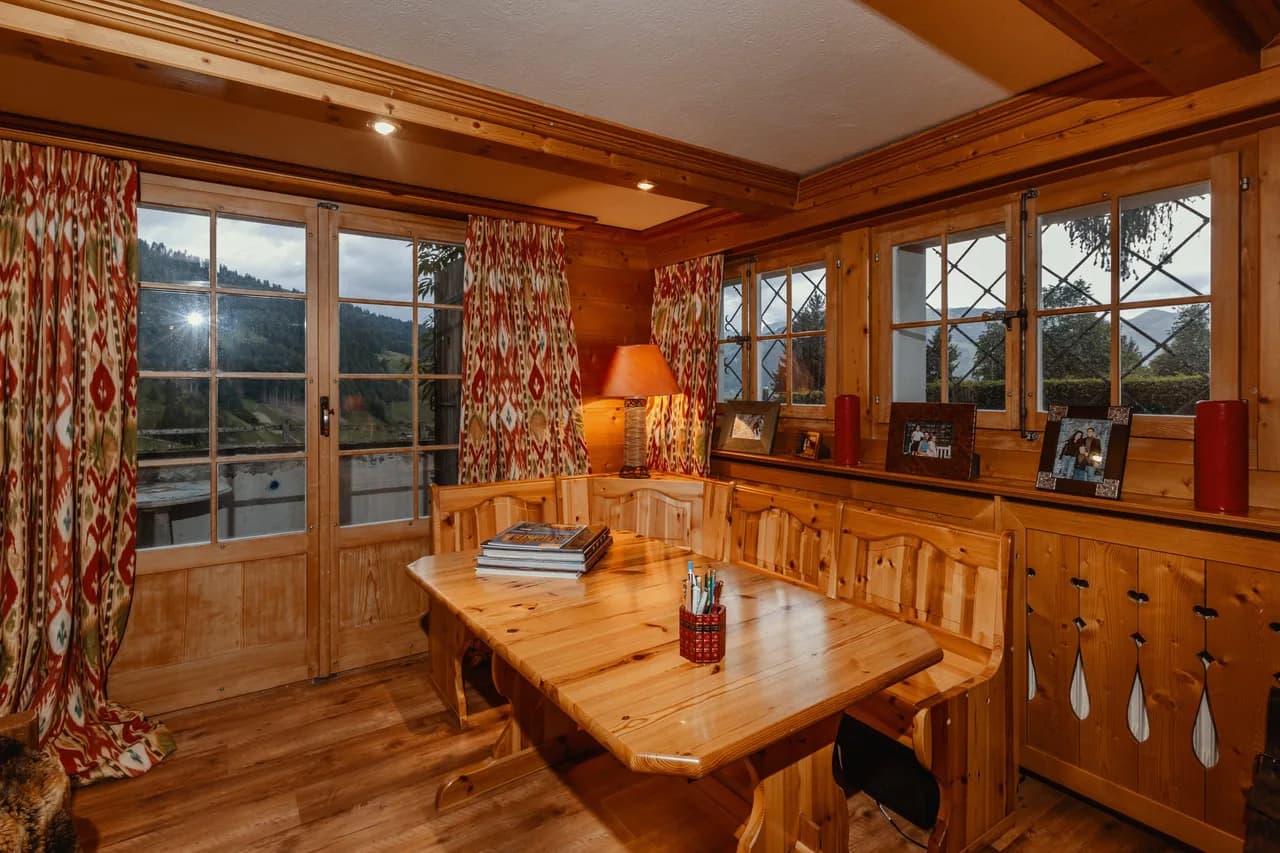 Ski in Ski out authentic Lux chalet on the Wispile photo 5