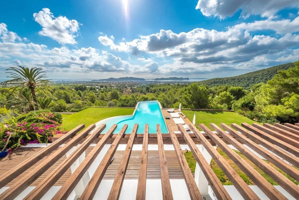 Sensational Villa with a huge infinity pool