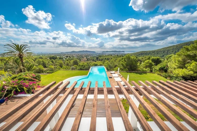 Sensational Villa with a huge infinity pool