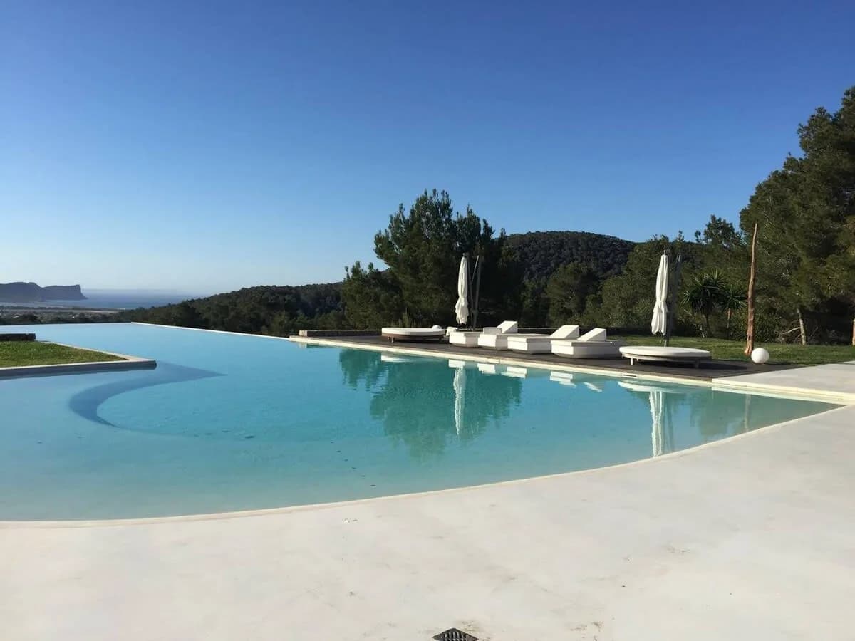 Sensational Villa with a huge infinity pool photo 3