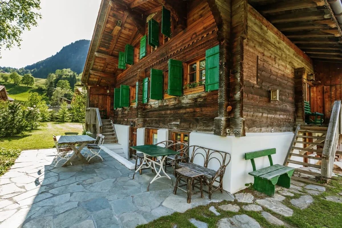 Authentic Designed Chalet right next to Gstaad