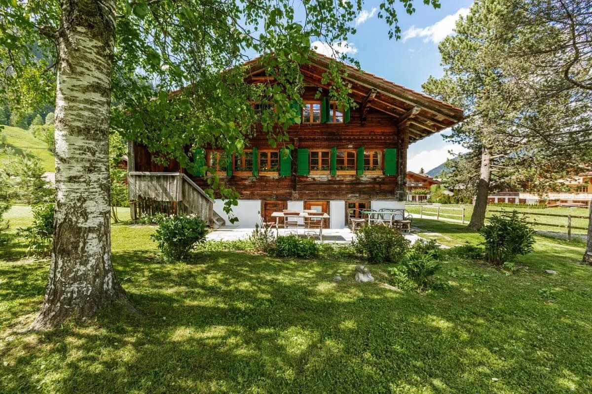Authentic Designed Chalet right next to Gstaad photo 2