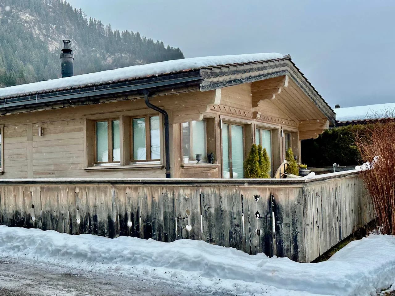 Cozy Scenic Family Chalet Gstaad & Glacier 3000 photo 2