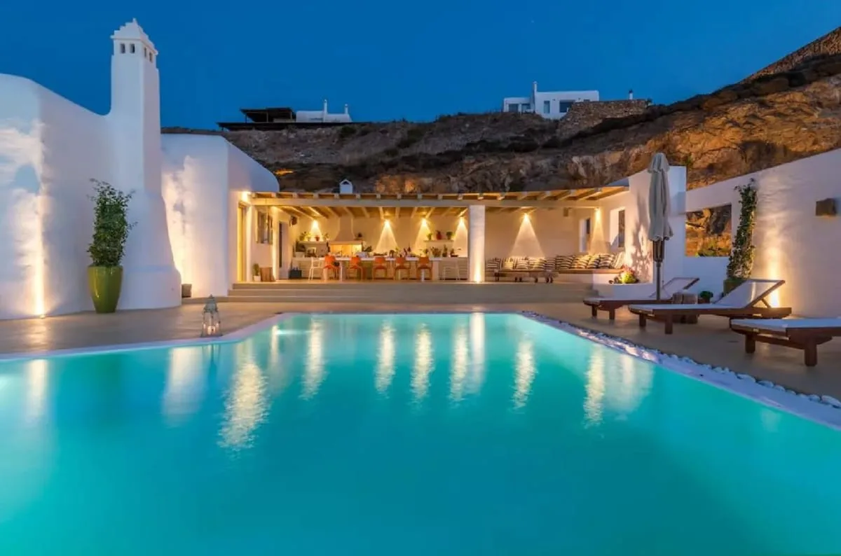 Luxurious Villa right by the Beach photo 2