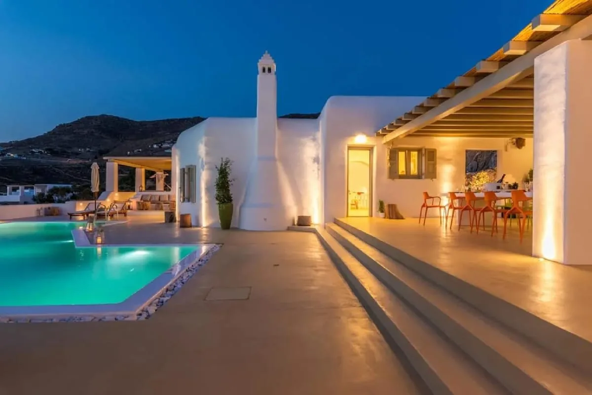 Luxurious Villa right by the Beach photo 3
