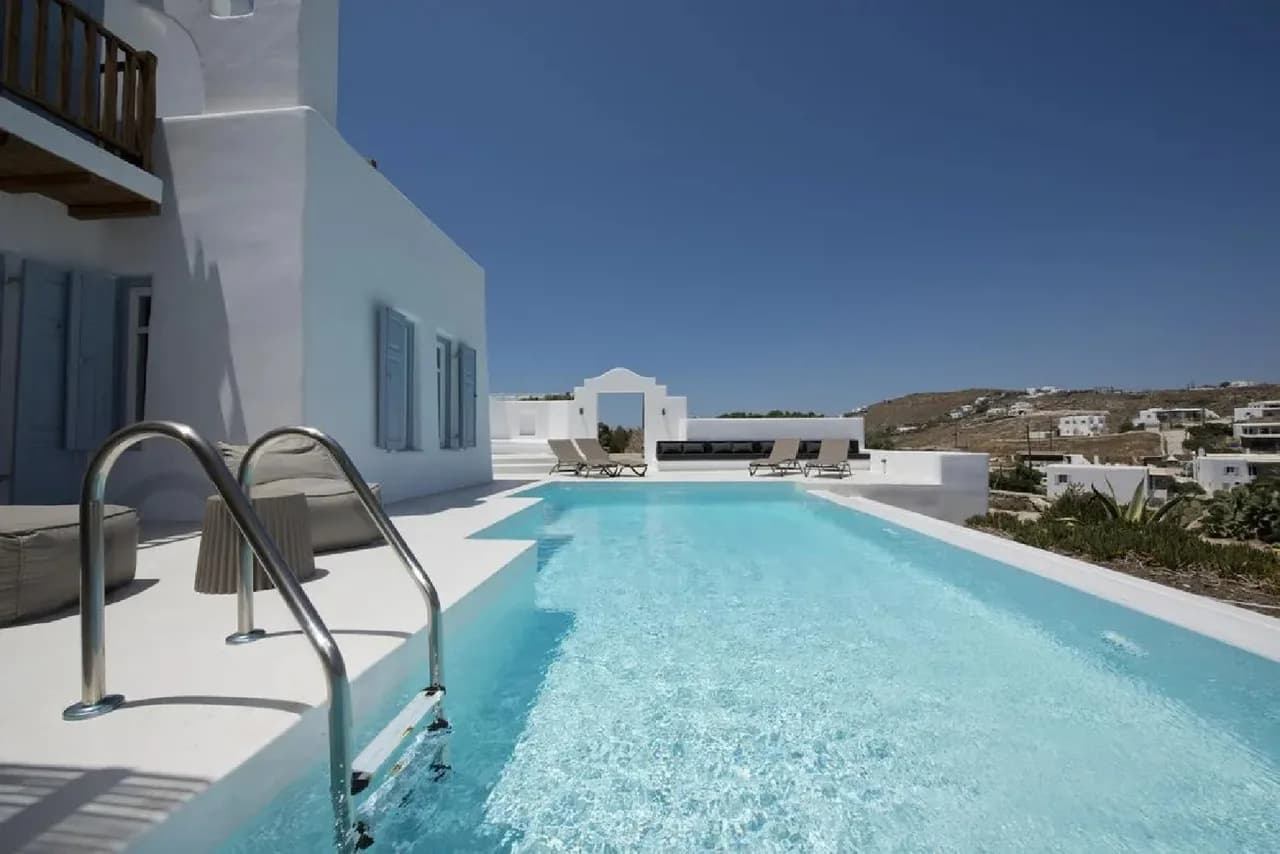 Bay Villa with Beach Views photo 4