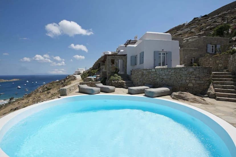Special 4 BR Villa Overlooking the Sea