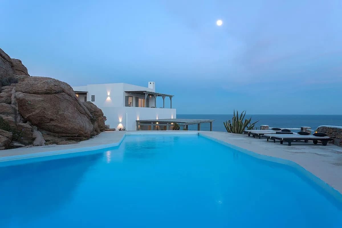 Great 6 BR Villa with a Big Pool