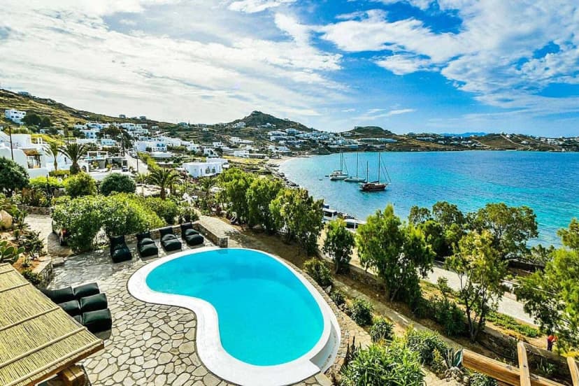 4BR Stunning Villa