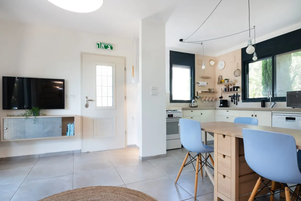 Stunning, Modern 2 Bedroom Villa for 9! photo 3