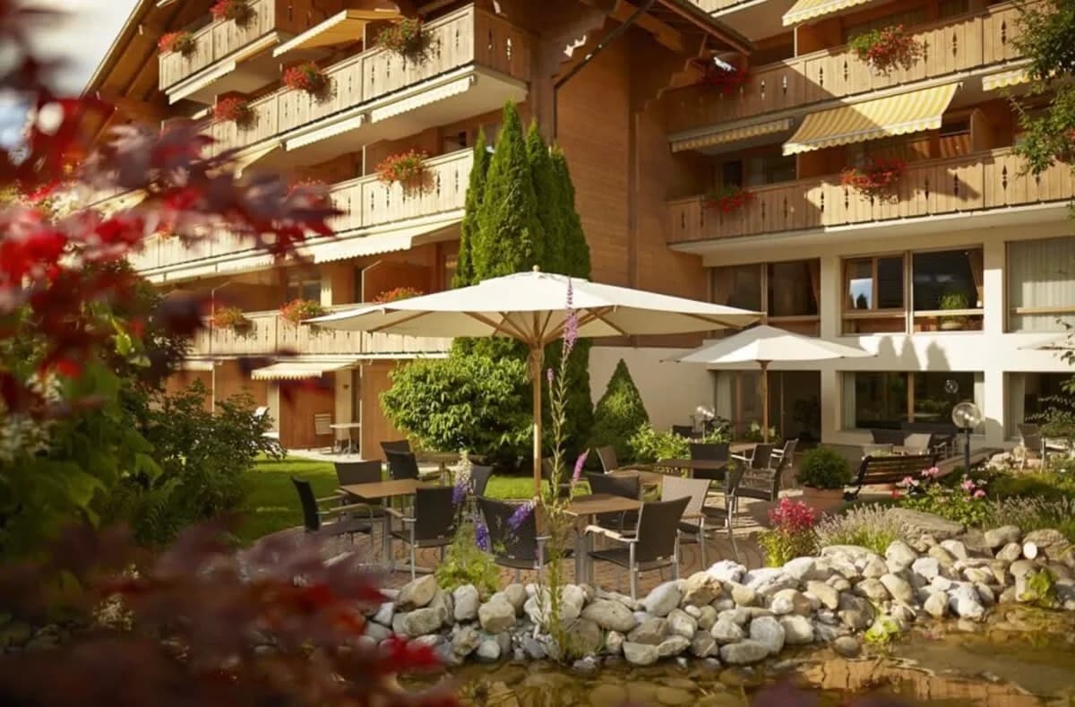 Exclusive Apartment near Promenade Gstaad Center photo 2