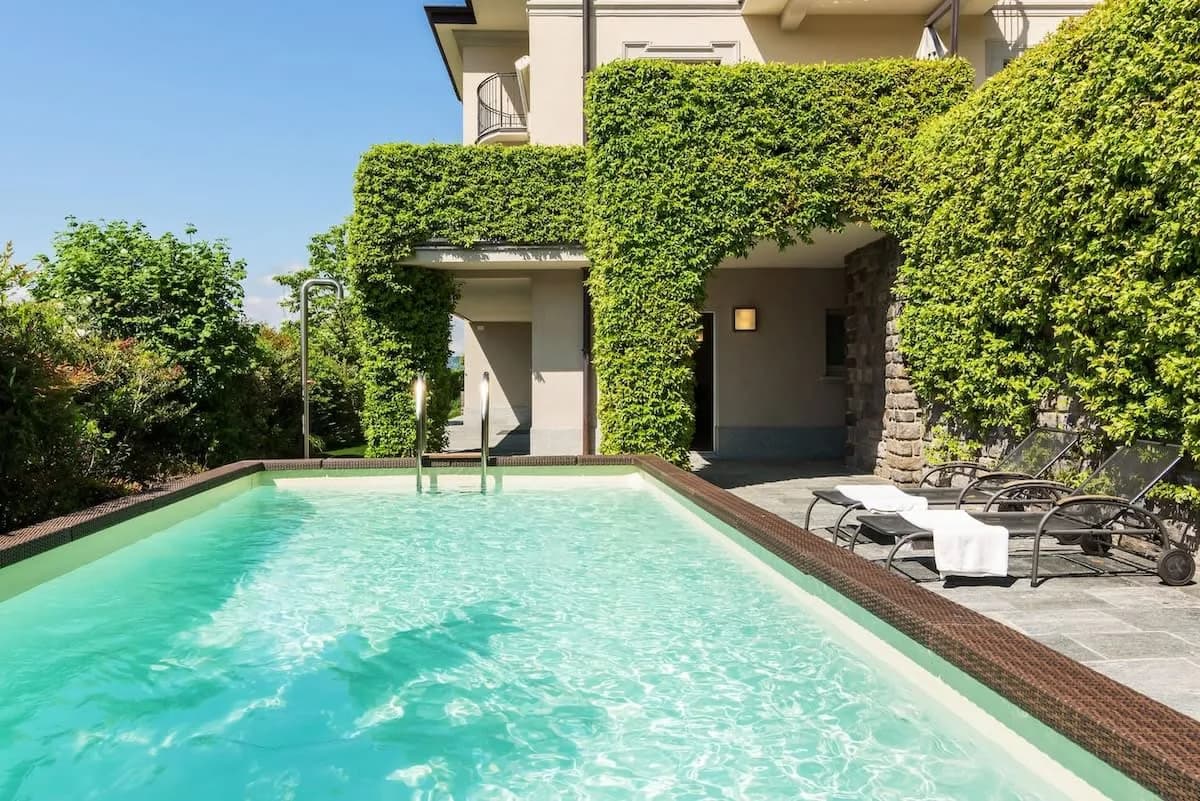 GORGEOUS, Modern & Luxurious Villa for 14 people!