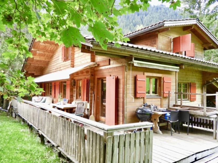 Exclusive, Charming 4 Bedroom Chalet near Gstaad
