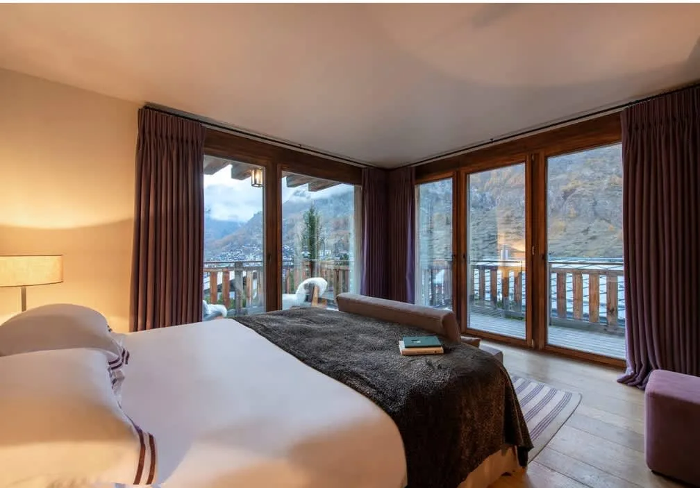 Elegant Alpine Chalet with Deluxe Wellness Facilities photo 4
