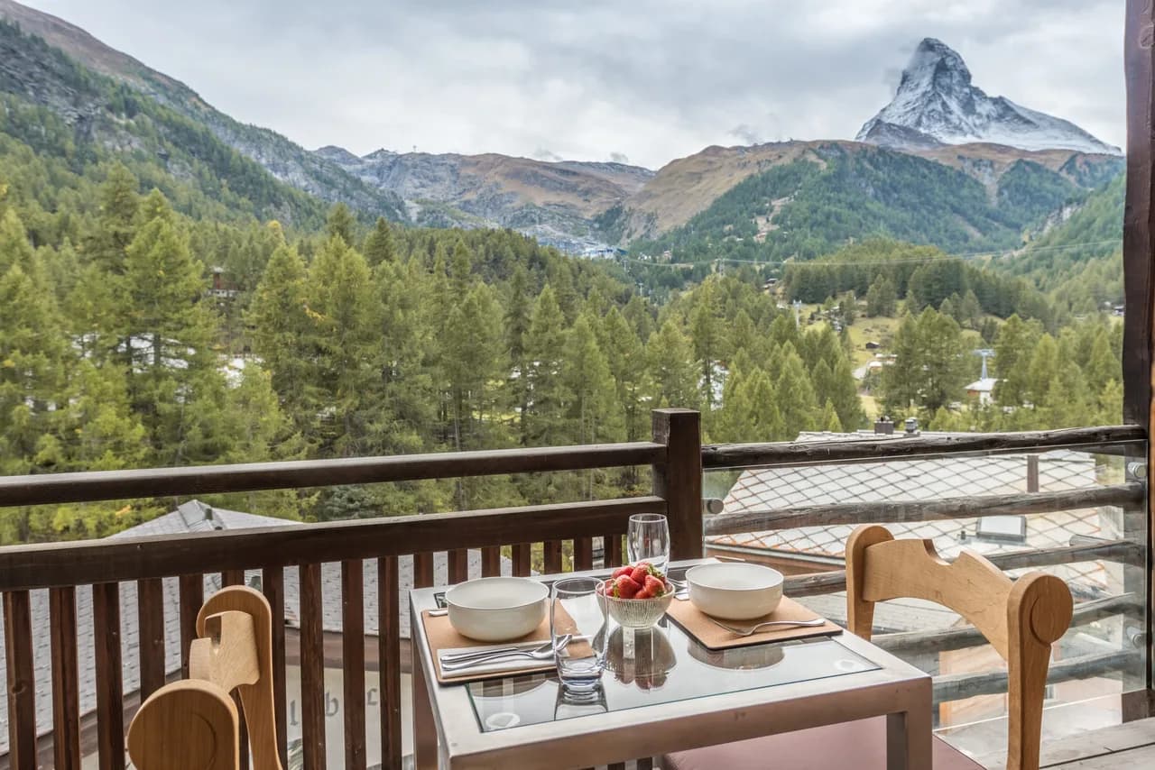 Luxury Ski-in/Ski-out Chalet in Zermatt photo 2